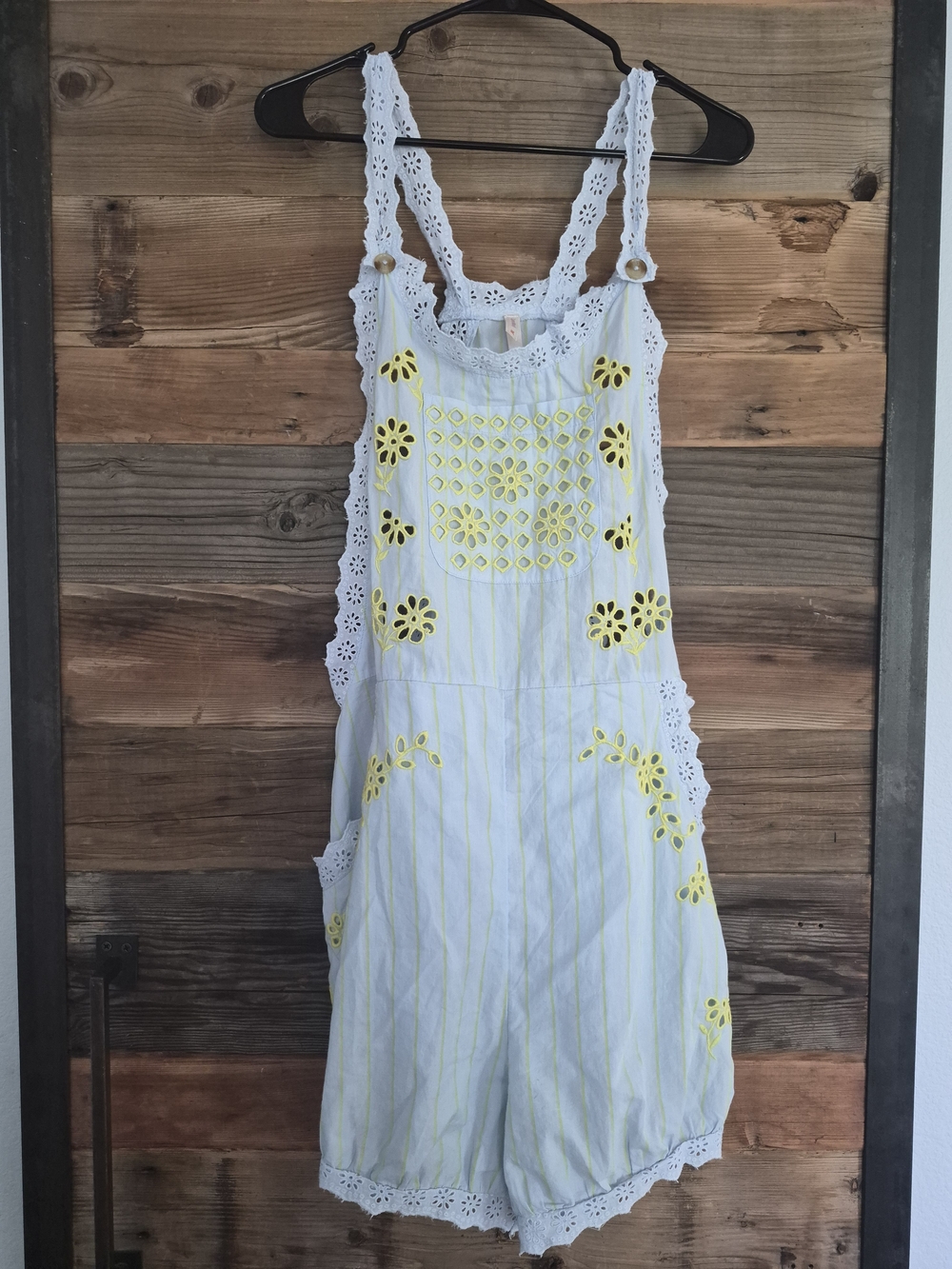 NWTAnthropologie Eyelet Overall Embroidered Lace-Trim Romper. Size L *MINOR FLAW - Picture 4 of 8